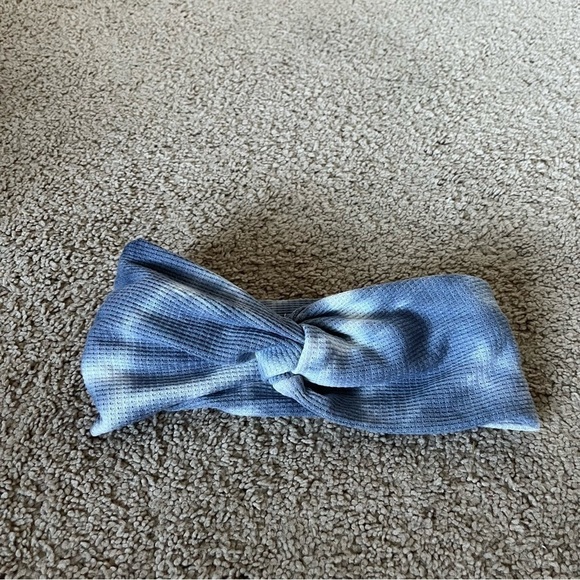 *2/$15* Tie Dye Top Knot Headband - Picture 1 of 5